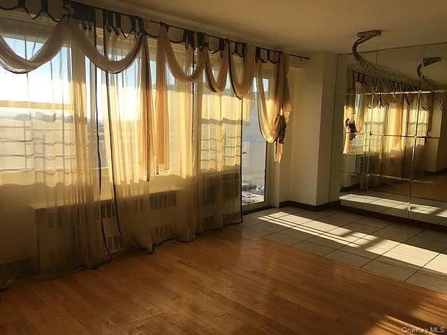 Building Photo - 2940 W 5th St Unit 0