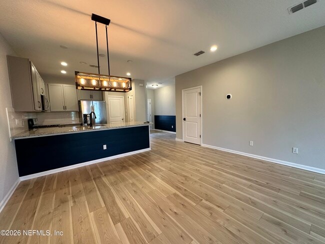 Photo - 61 Pinebury Ln