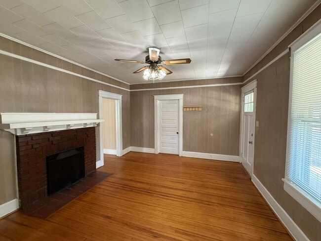 Photo - 3 Bedroom 1 Bath Home With Large Front Porch