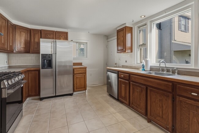 Photo - 1080 Shirley St