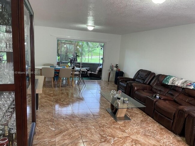 Photo - 2500 SW 81st Ave Unidad 102