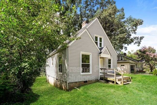 Photo - 518 W 20th St