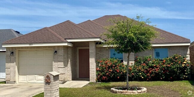 Building Photo - 1805 Treasure Oaks Dr Rental