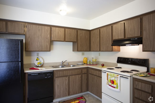 2BR, 1BA-924 SF