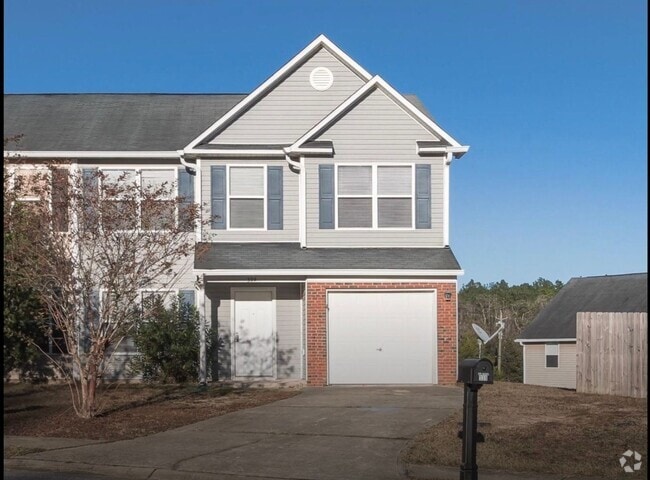 Building Photo - 3 Bedroom 2.5 Bath Crestview Townhome!