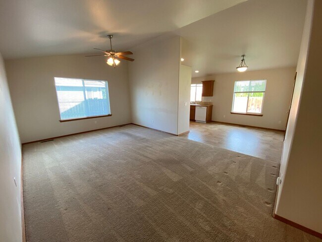 Photo - 3 Bedroom Home on Cul-De-Sac for Rent!