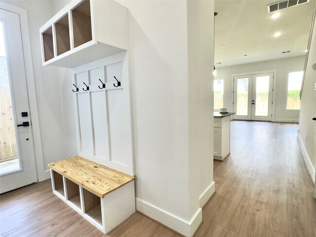 Photo - 7819 Colonial Ln