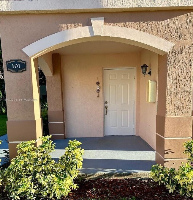 Building Photo - 1270 SE 28th Ct Unit 101