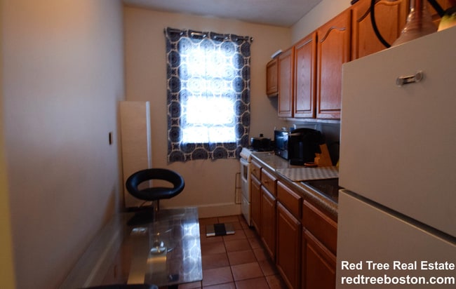 Building Photo - 10 Scottfield Rd Unit 3