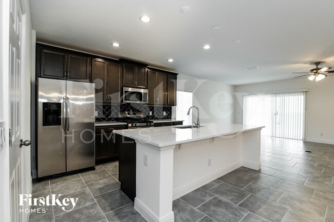 Photo - 705 Blackstone St