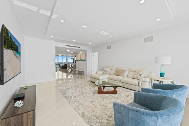 Photo - 3100 N Ocean Blvd Unidad 2007