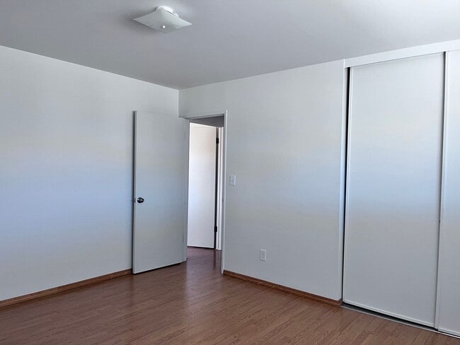 Photo - Taylor 4-Plex (25229)(DD) Unit #C