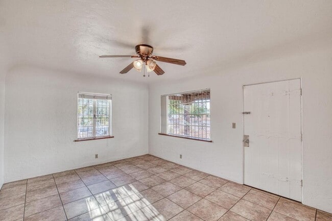 Photo - 1304 E Linden St