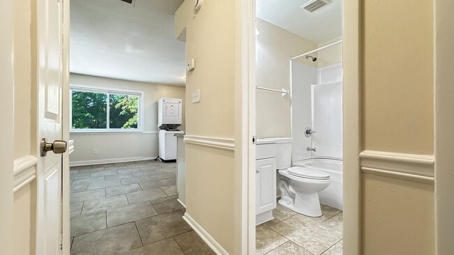 Photo - Monticello Village at Ashlawn Apartments