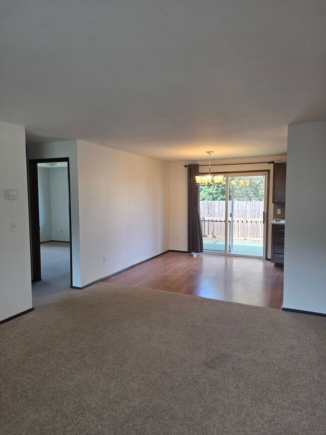 Photo - 475 SW McFadden Ave