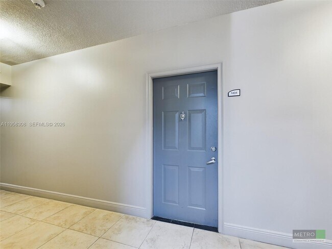Photo - 275 NE 18th St Unidad 1404
