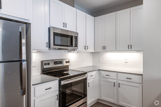 2BR, 2BA - 860SF