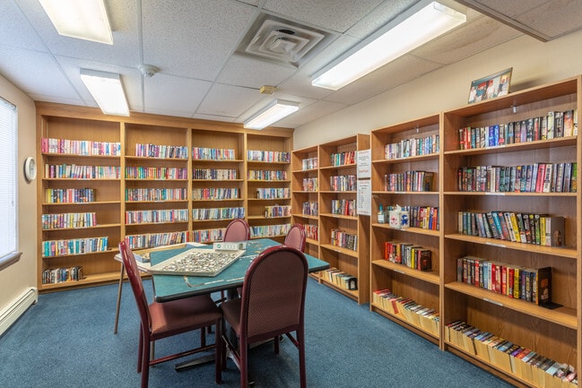 Biblioteca - Town Centre Senior Apartments