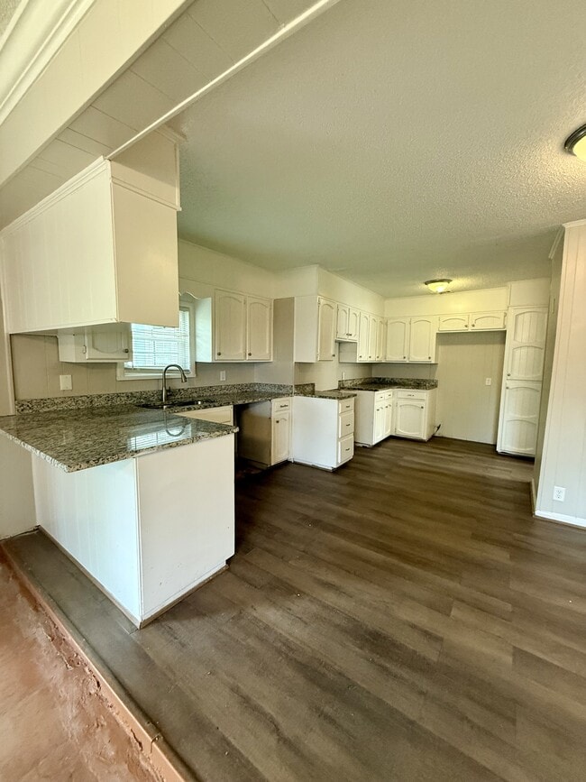 Photo - 537 Grant St