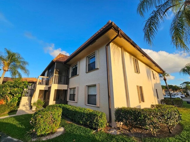 Photo - 7091 Golf Colony Ct Unidad 203 Rental
