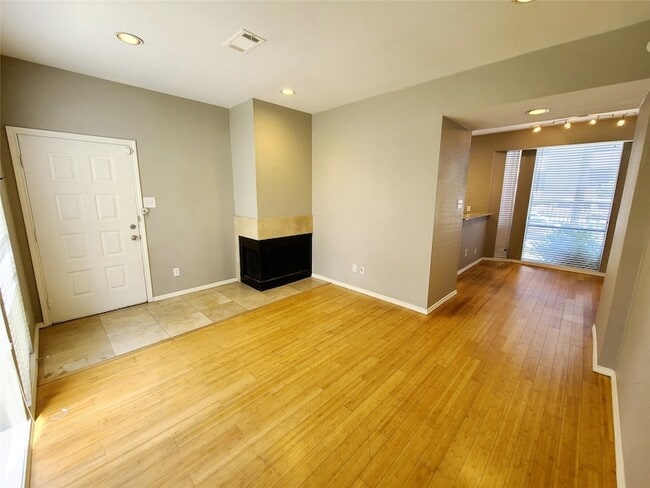 Photo - 2002 N Fitzhugh Ave Unit 2