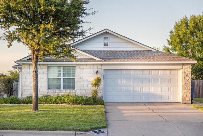 Photo - 210 Rinehardt St