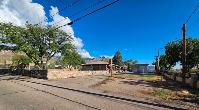 Beautiful Retro 3 Bd/2Ba Home Ready Lookin... - Beautiful Retro 3 Bd/2Ba Home Ready Lookin...