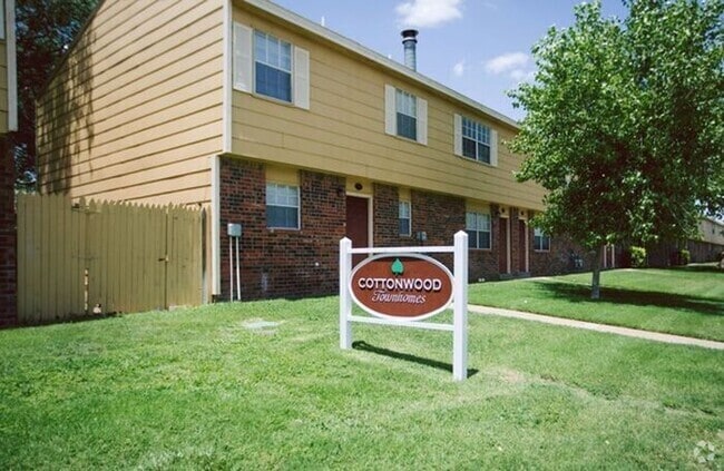 Building Photo - 3x2 Rental