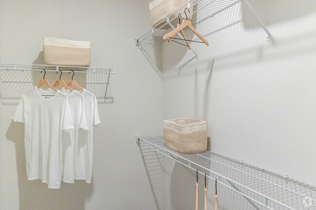 2BR, 2BA - 1,241SF - Walk-In closet
