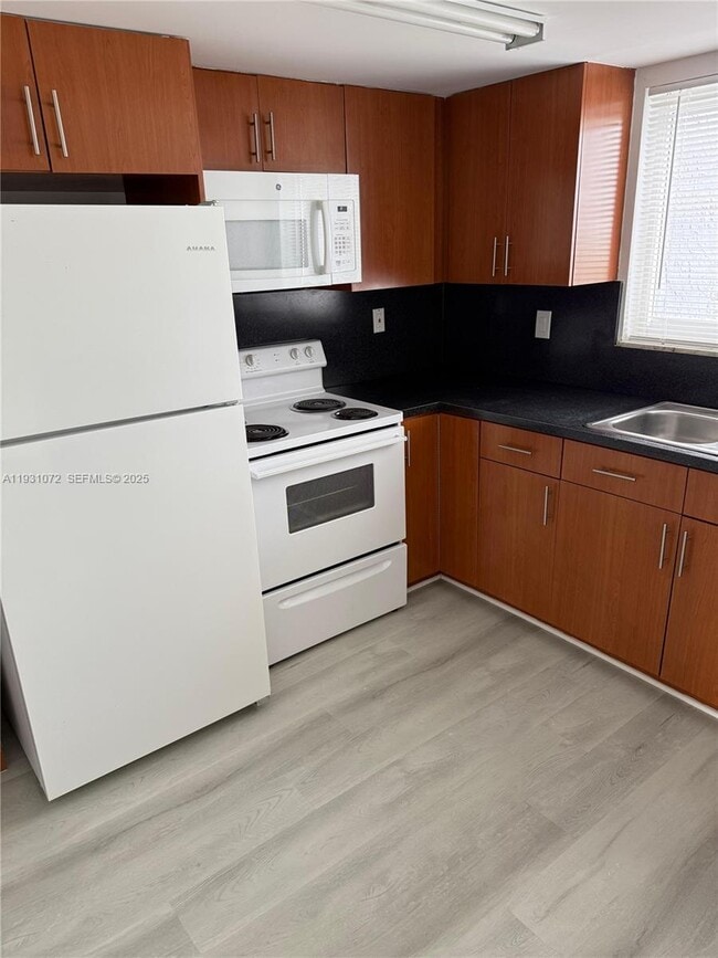 Photo - 3626 NE 168th St Unit 606