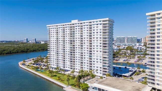 Building Photo - 500 Bayview Dr Unit 231 Rental