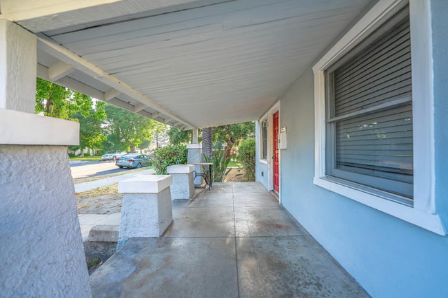 Photo - 924 W Walnut Ave