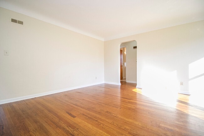 Photo - 1758 Talbot St