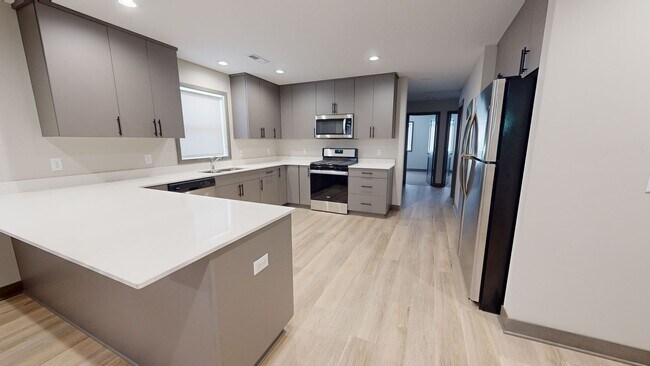 Building Photo - 621 11th Ave SE Unit #2 Rental