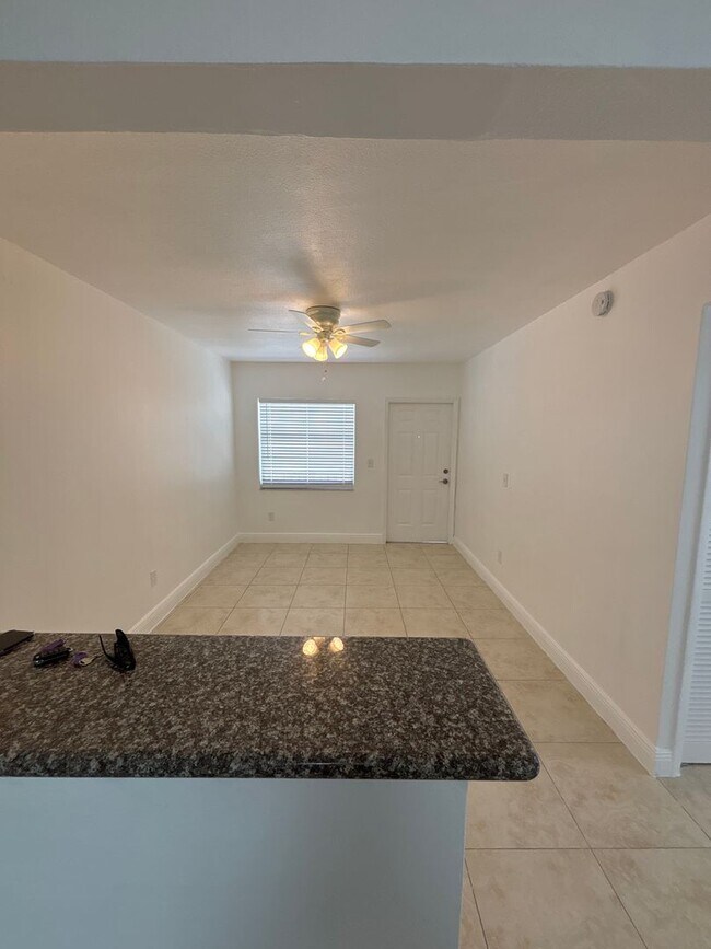 Photo - 401 SW 5th St Unit 04