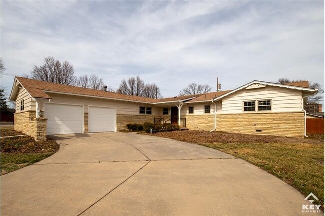 Building Photo - 6402 E 11th St N