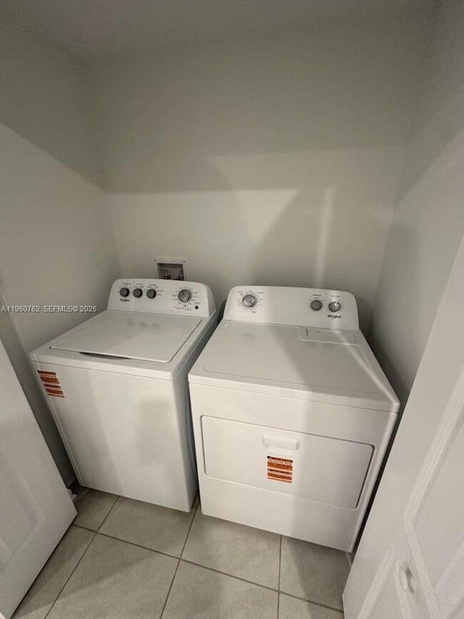 Photo - 235 Sage Br St