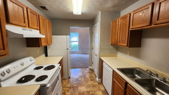 Photo - 5749 Strathmoor Manor Cir