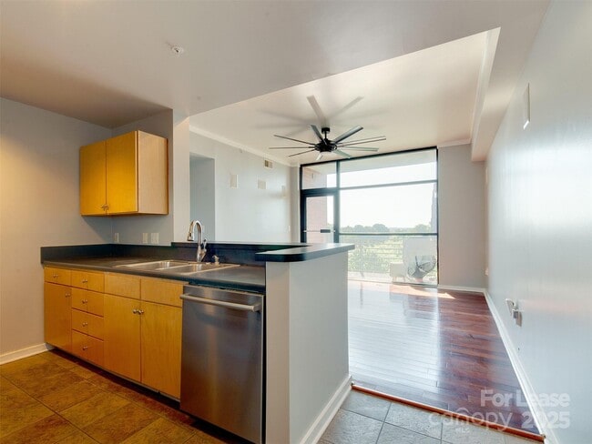 Building Photo - 715 N Church St Unit 608 Rental