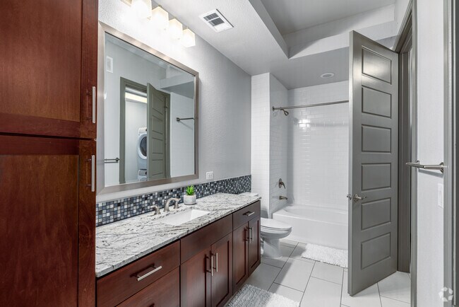 1HAB, 1BA - 833 ft² - Baño - Bridge at The Kenzie