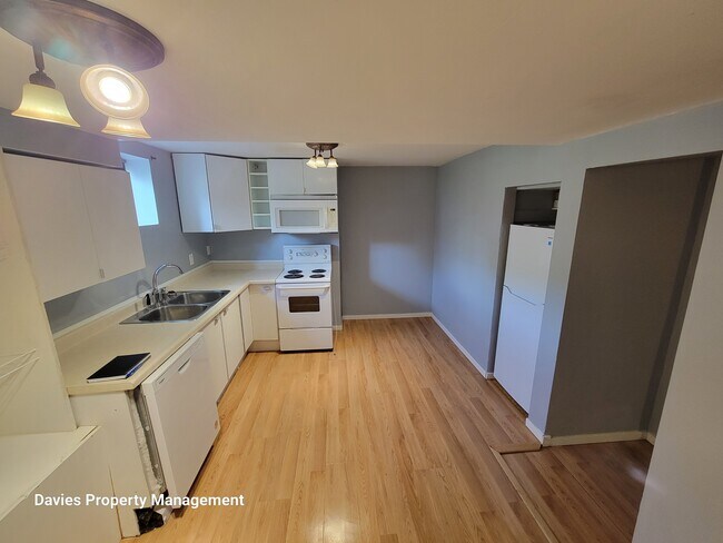 Photo - 9620-9675 75 Street NW