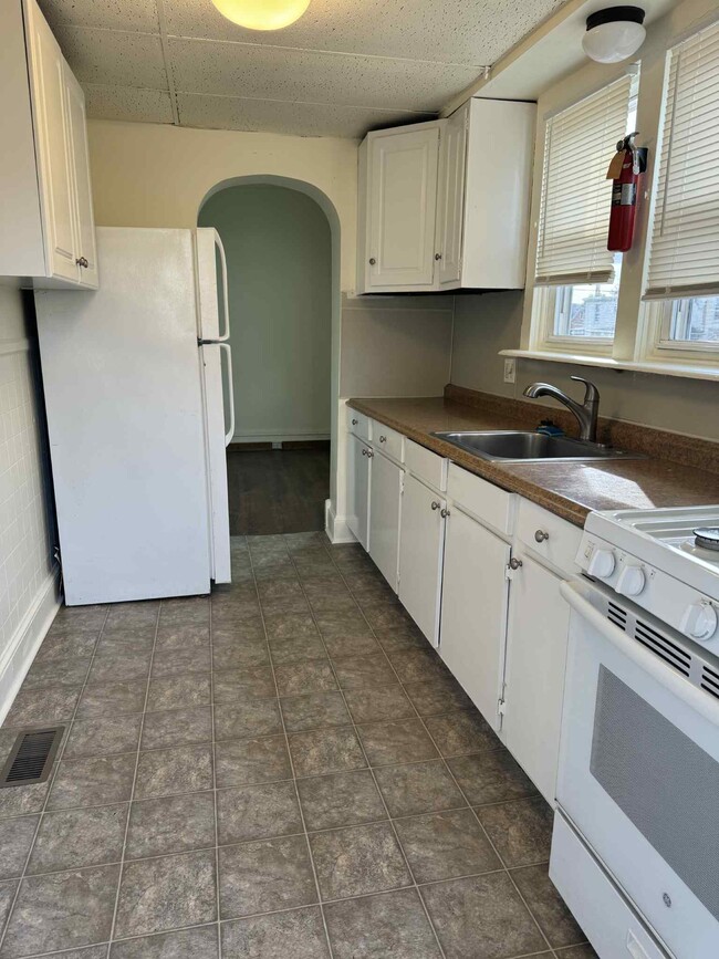 Building Photo - 635 Chestnut St Unit 1