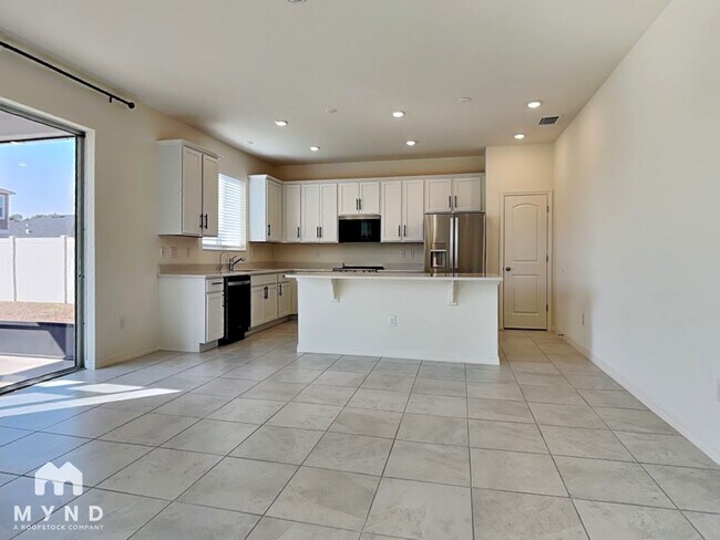 Photo - 37450 MacKenzie Dr