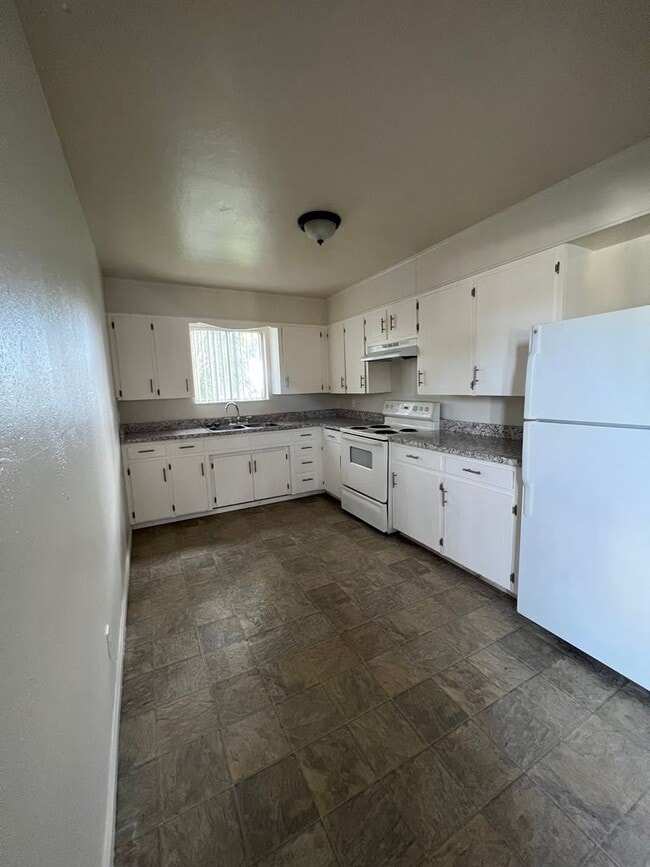 Photo - 2 BED 1 BATH - UPSTAIRS END UNIT & PET FRI... Unit 1575-20