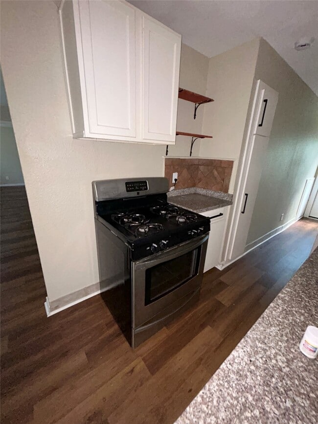 Photo - 1729 Scott St