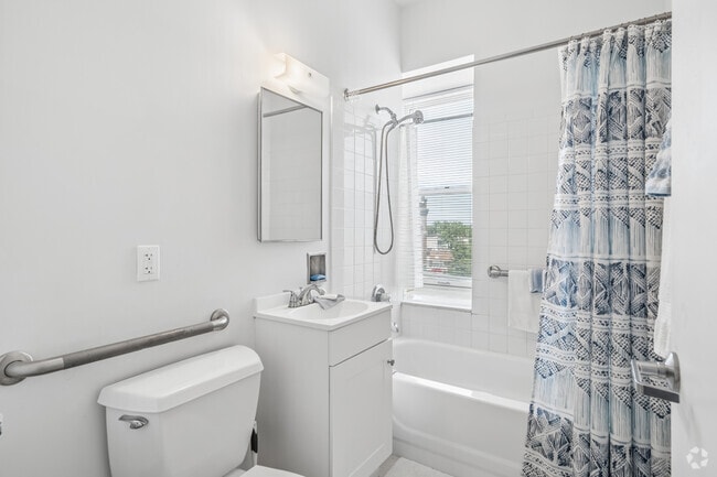 1 habitación, 1 baño - 500 pies cuadrados - Baño - Rumely Senior Apartments