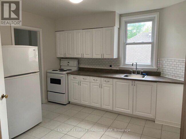 Photo - 359 Princess Ave Unité Apt 3