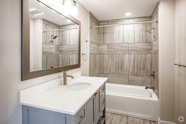 1BR, 1.5BA - 859 SF