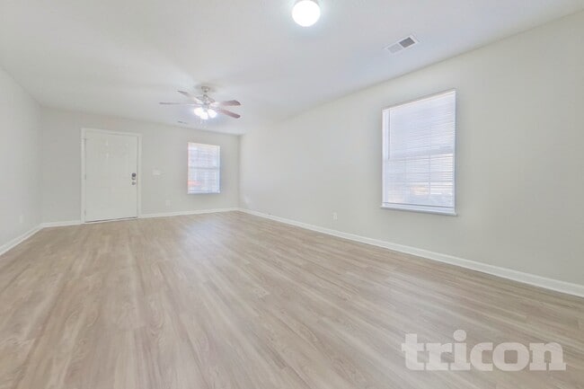 Photo - 945 Schofield Ln