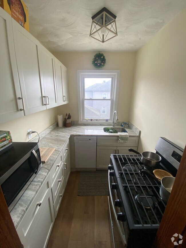 Kitchen - 15 Cameron St Rental